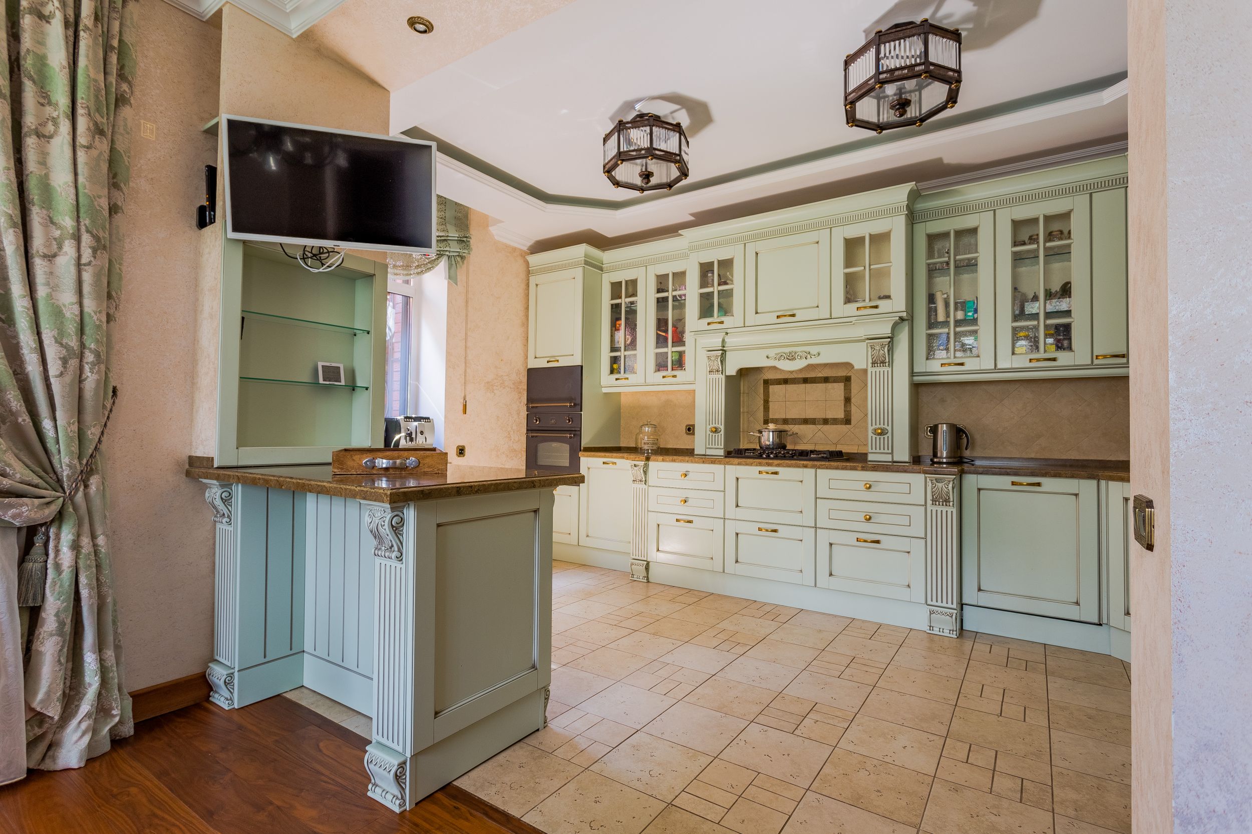 How Cabinet Refinishing Can Completely Change the Feel of Your Home