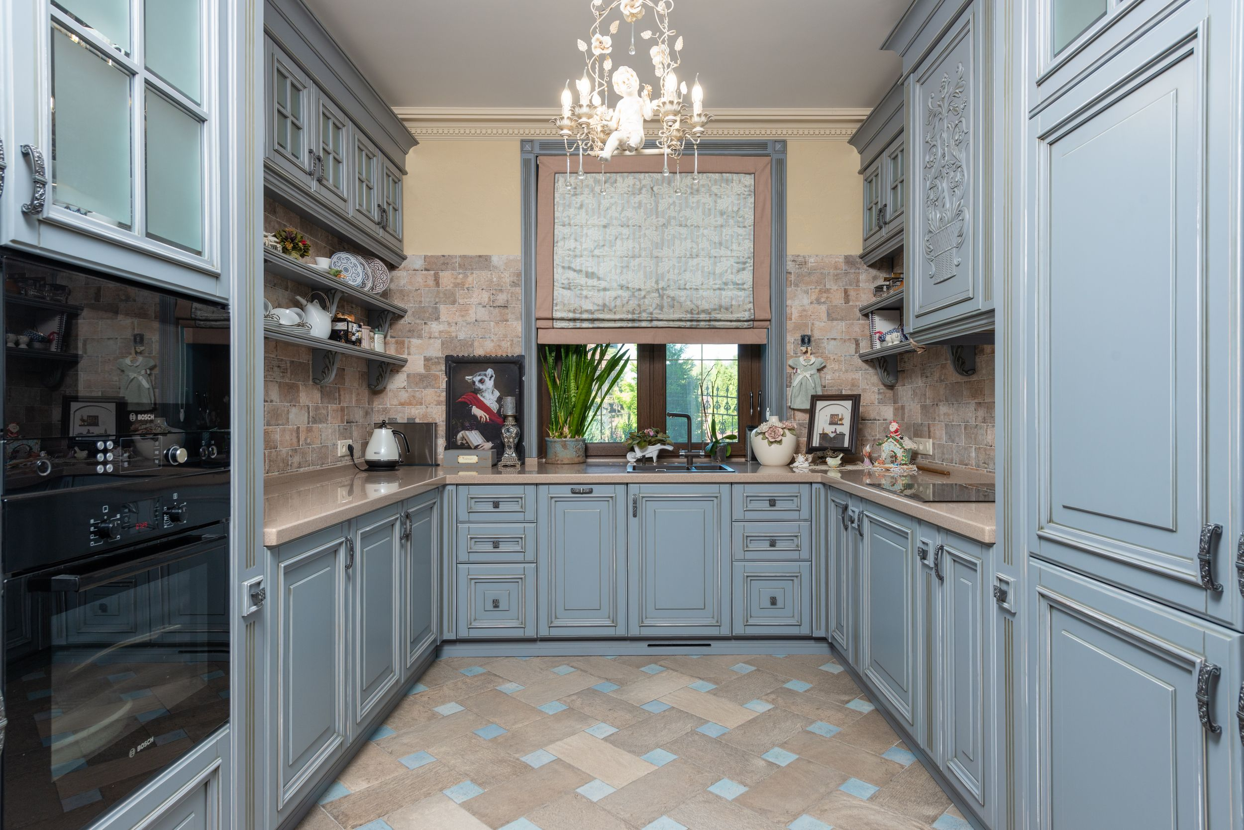 Cabinet Refinishing vs Replacement: How to Save $10K+ on Your Kitchen Remodel
